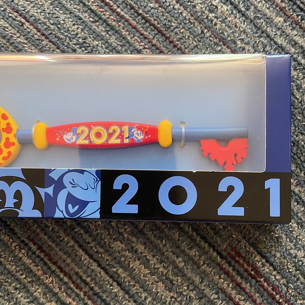 DisneyStoreExclusive 2021 Key - Picture 3 of 4